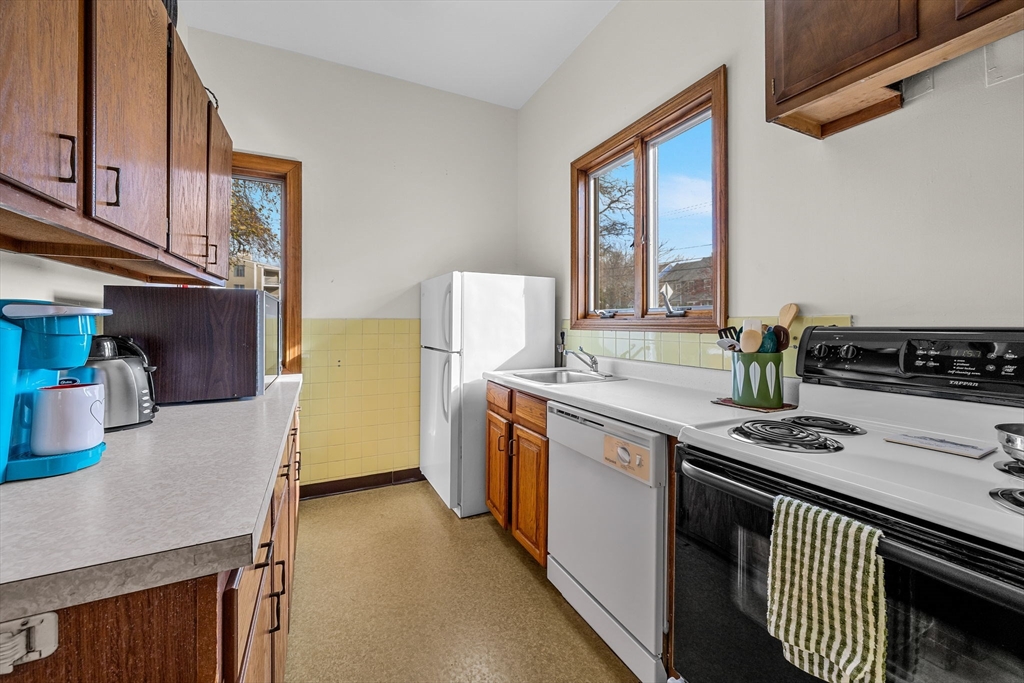 Orleans, Massachusetts 02653, United States, 1 Bedroom Bedrooms, ,1 BathroomBathrooms,Residential,Active,246746