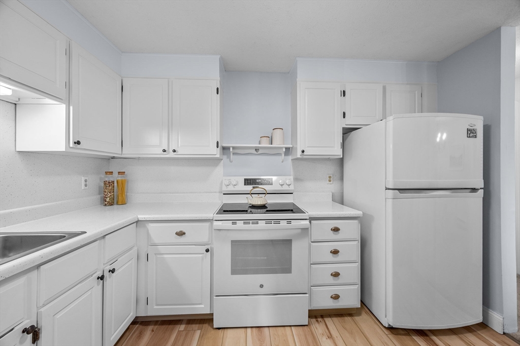 Orleans, Massachusetts 02653, United States, 1 Bedroom Bedrooms, ,1 BathroomBathrooms,Residential,Active,246746