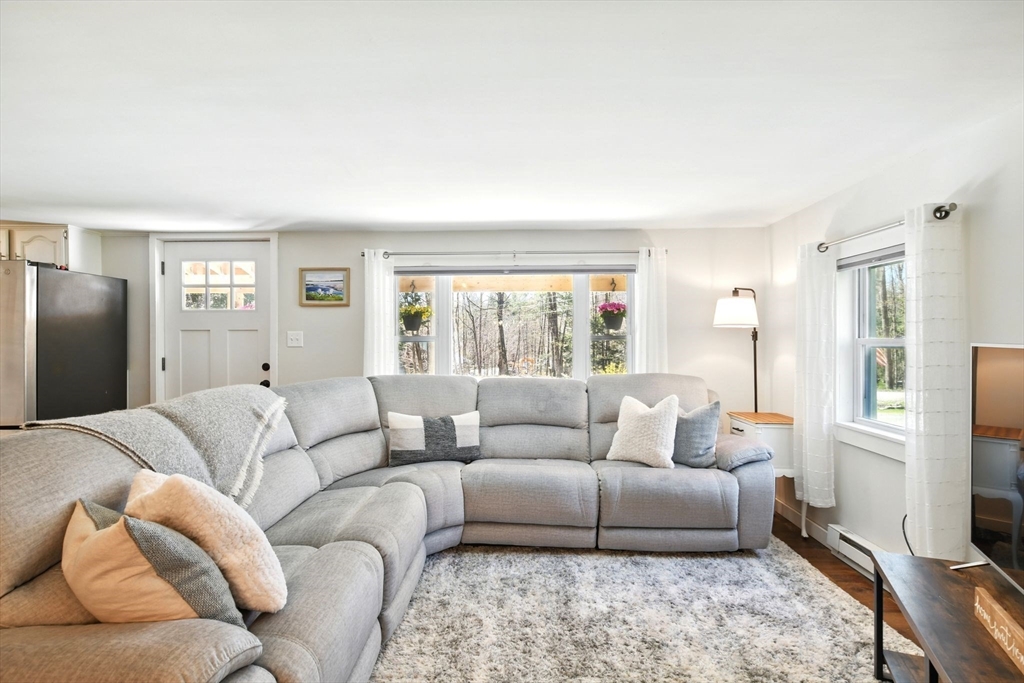 Worthington, Massachusetts 01098, United States, 3 Bedrooms Bedrooms, ,1 BathroomBathrooms,Residential,Pending,119827