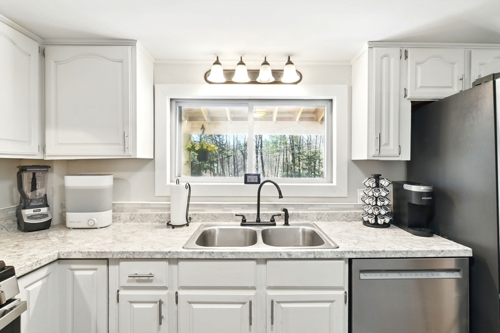 Worthington, Massachusetts 01098, United States, 3 Bedrooms Bedrooms, ,1 BathroomBathrooms,Residential,Pending,119827