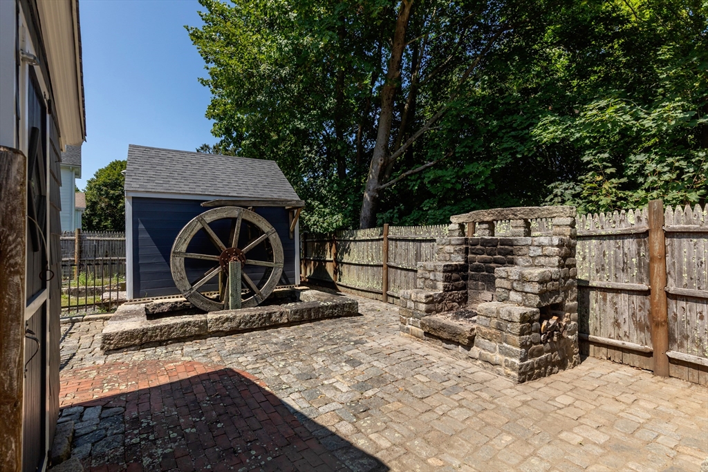 230 N Main St