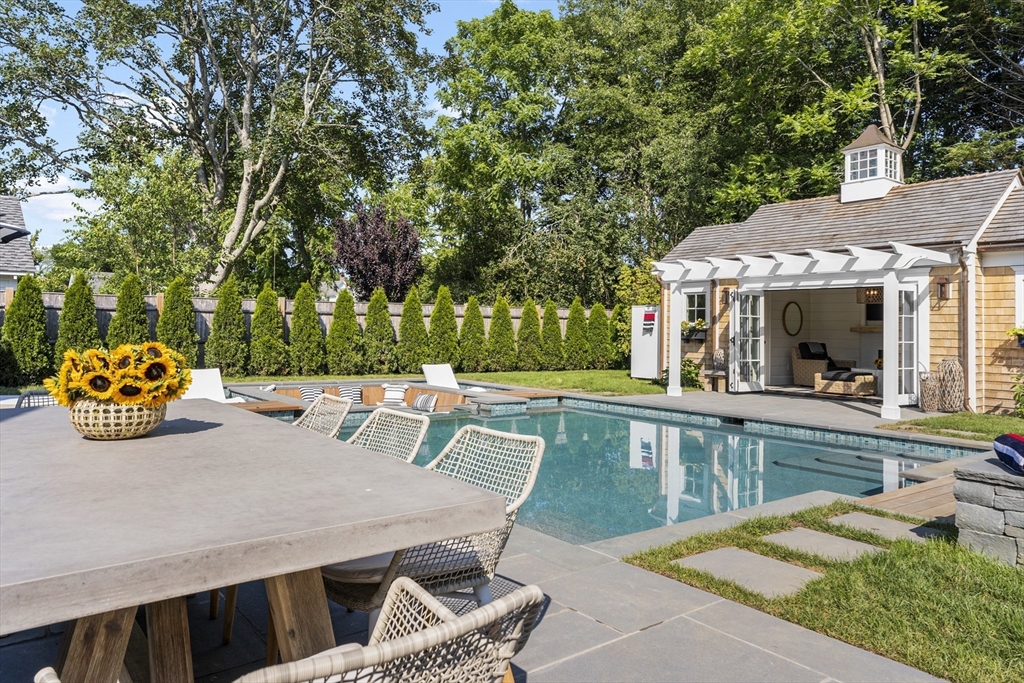 43 Peases Point Way S