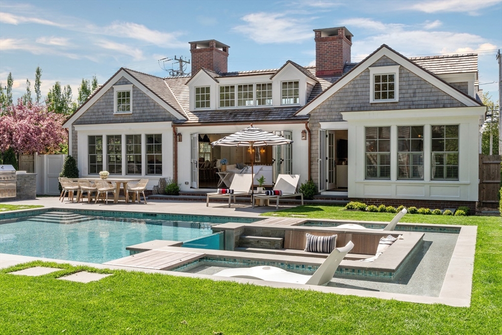 43 Peases Point Way S