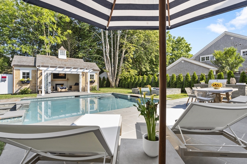 43 Peases Point Way S