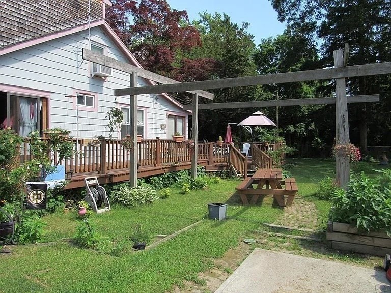 74 Bayview Ave