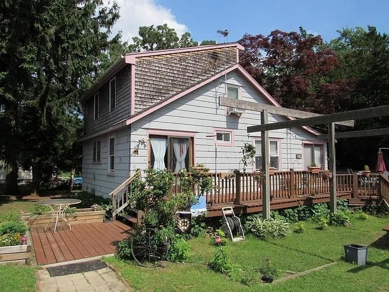 74 Bayview Ave