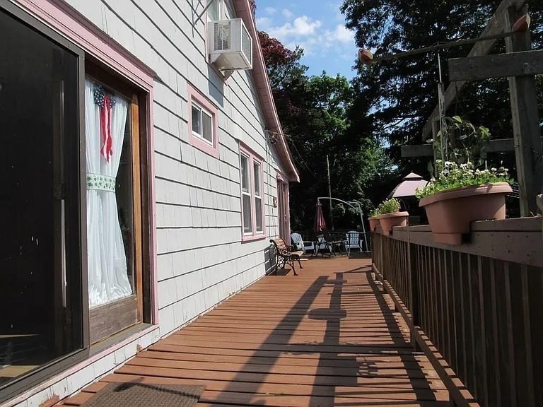 74 Bayview Ave