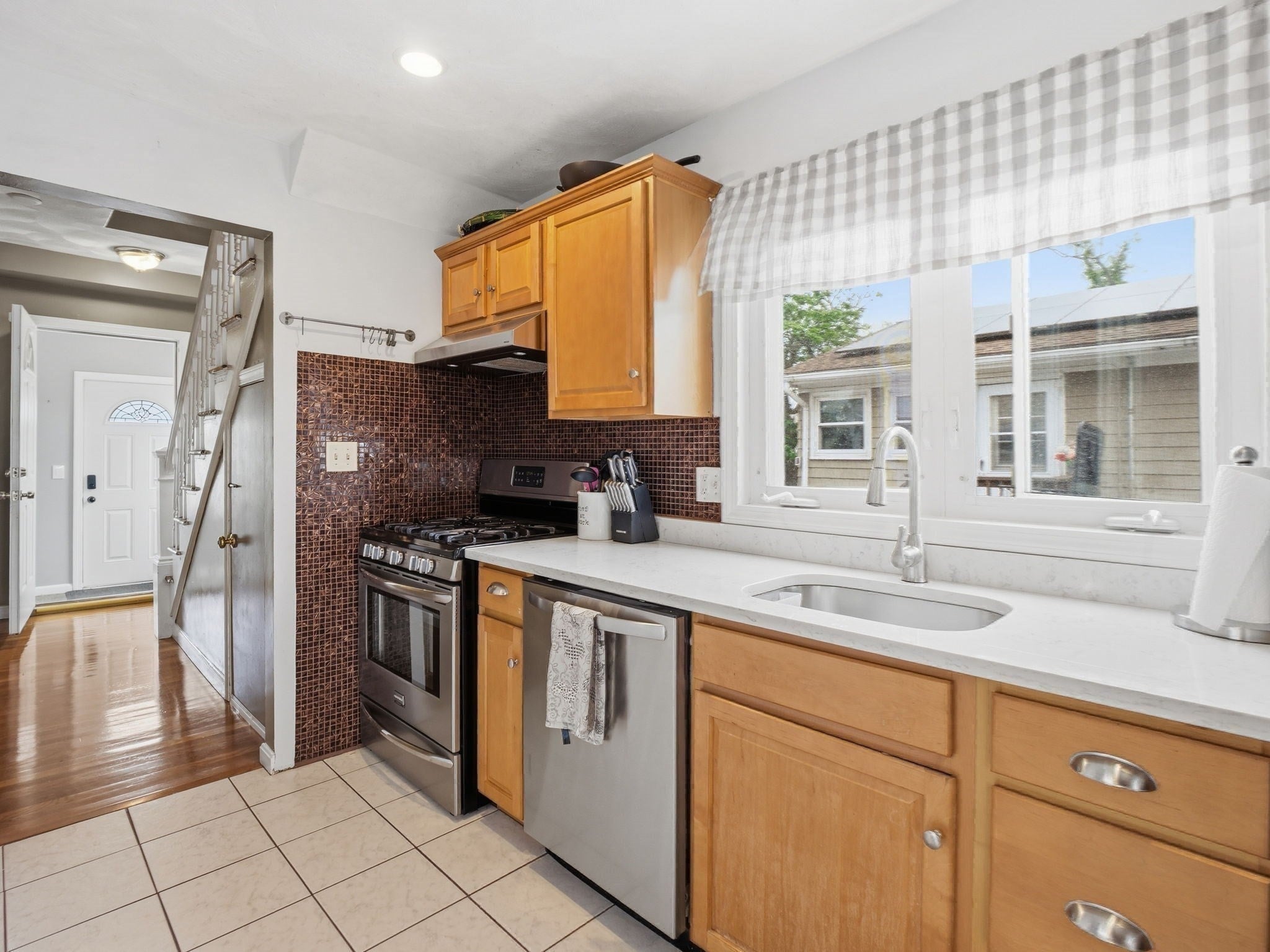 28 Houston Ave, Saugus, MA Photo #18