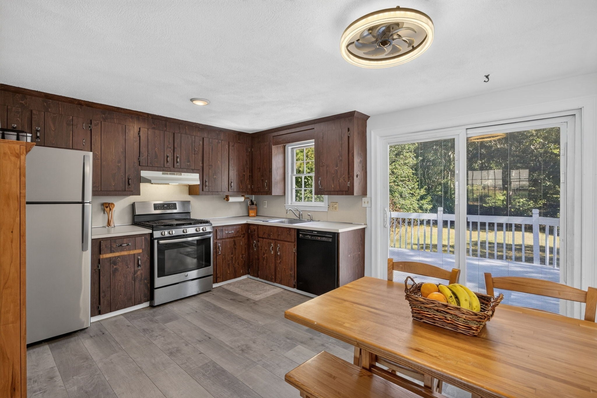 39 Kerrywood Dr, Falmouth, MA Photo #7