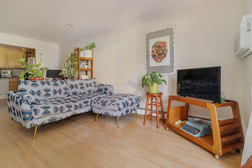 70 Warren Ave 2-6