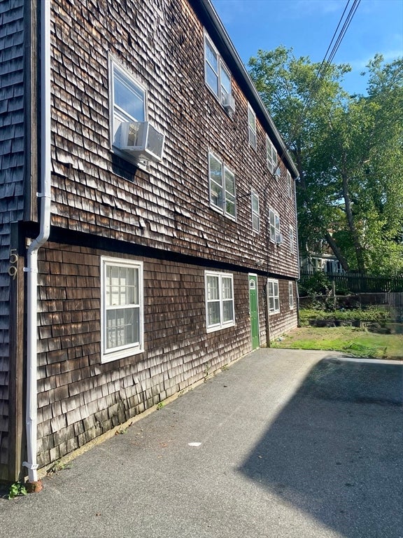 59 Commercial St 4