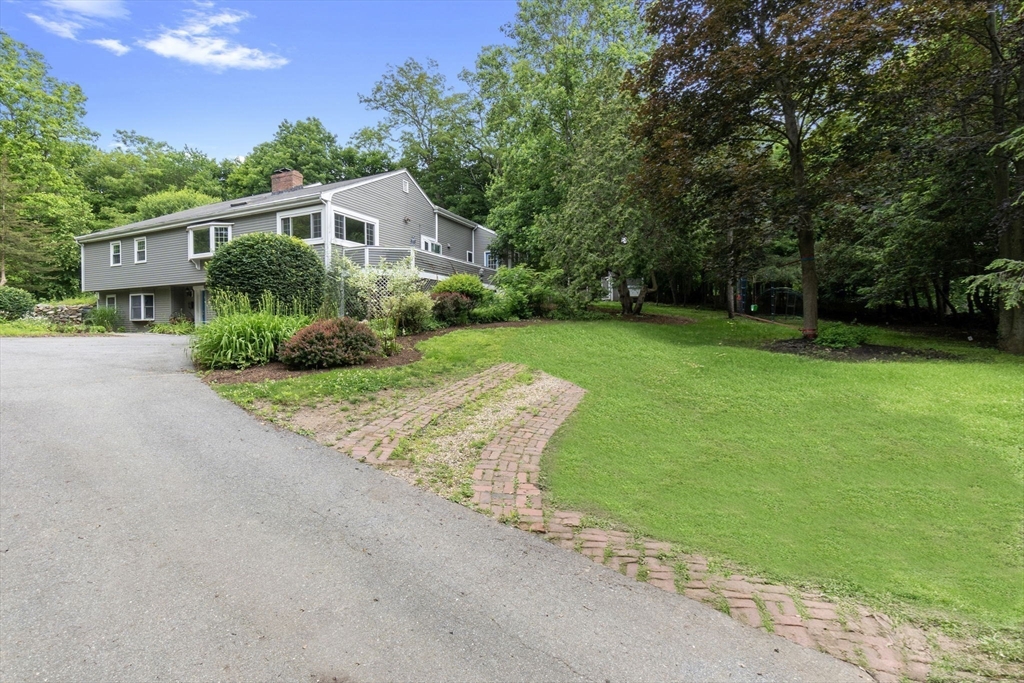 17 Topsfield Rd