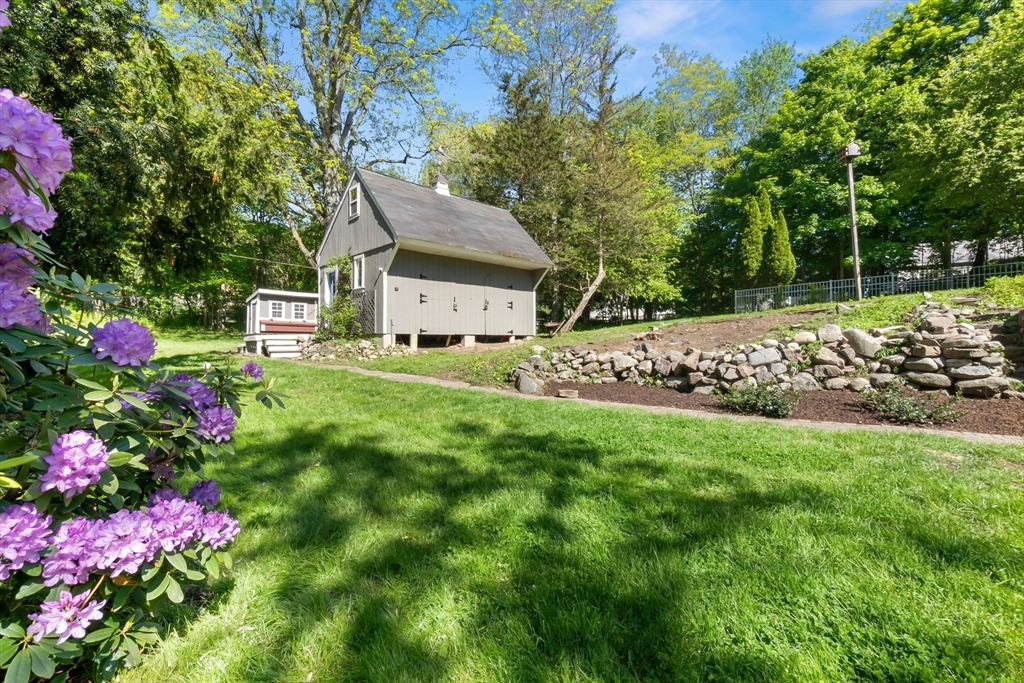 17 Topsfield Rd
