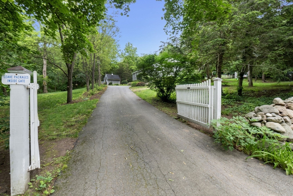 17 Topsfield Rd