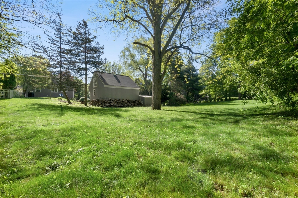 17 Topsfield Rd