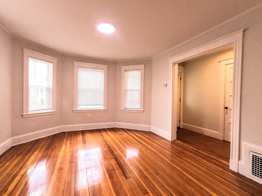 4110 Washington St 1