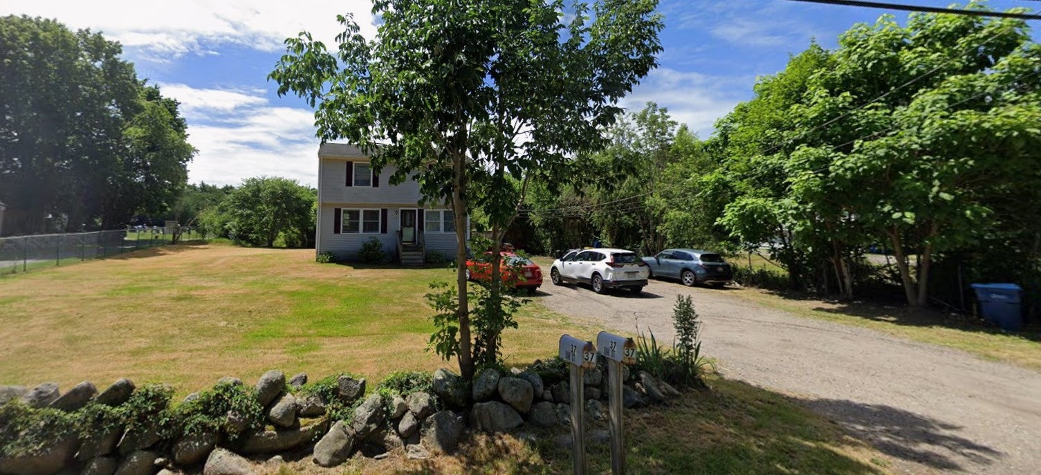 37 Oak St