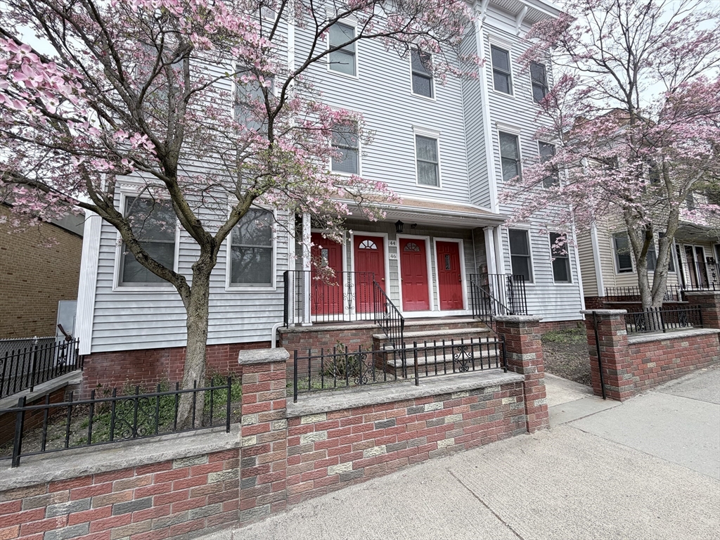 Click for 44 Prescott Street #B, Somerville, MA slideshow