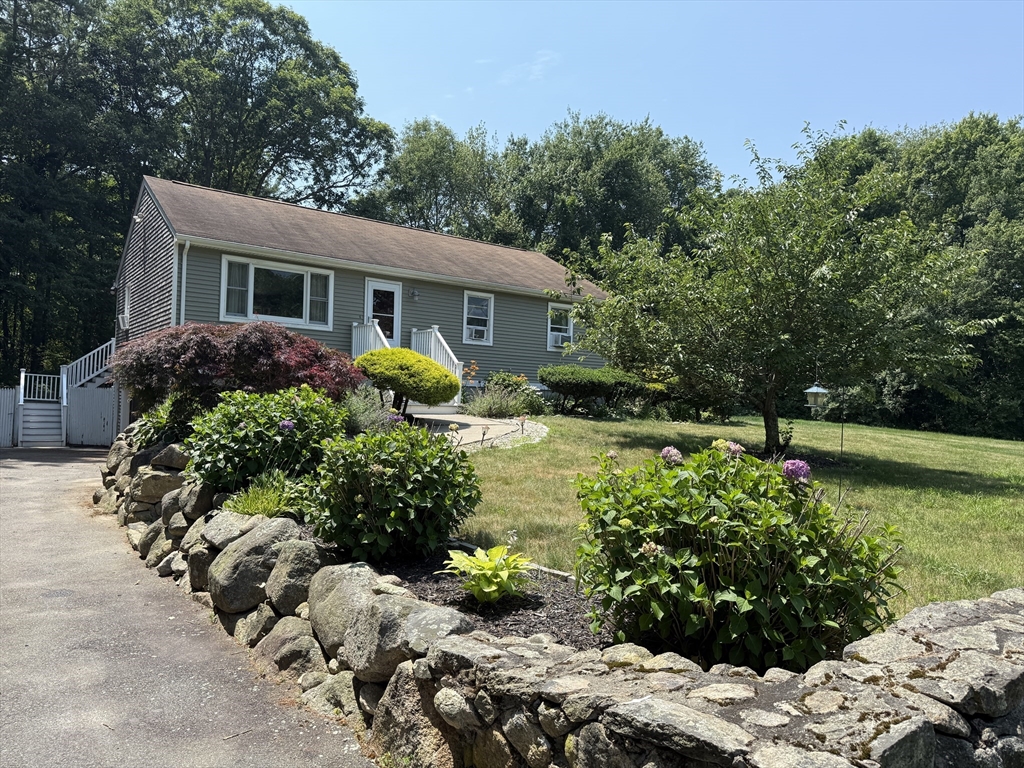 4 Country Acre Rd