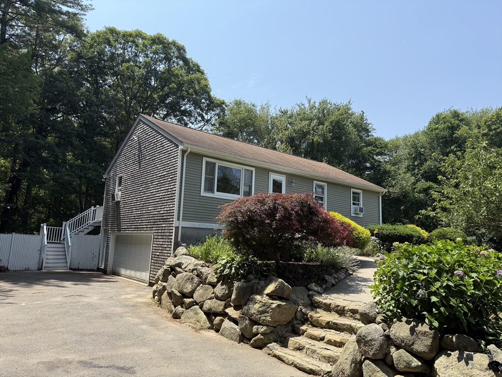 4 Country Acre Rd