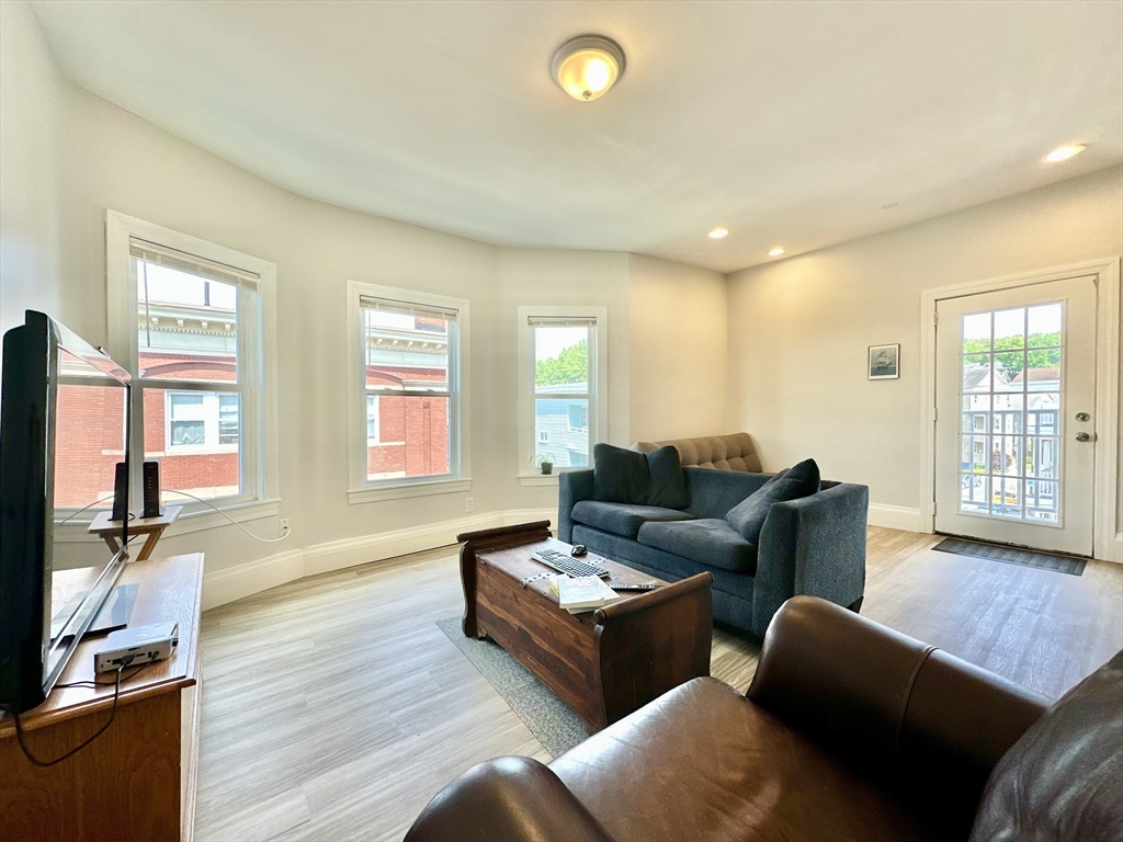 18 Hyde Park Ave 6