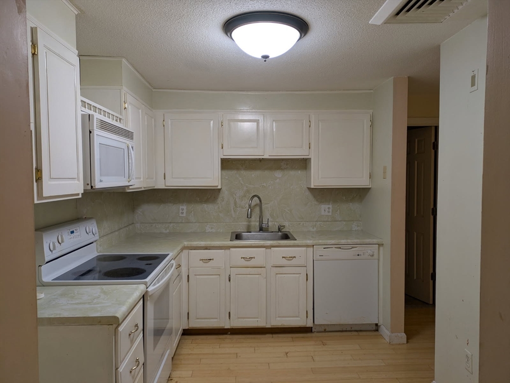 42 Old Colony Way 30