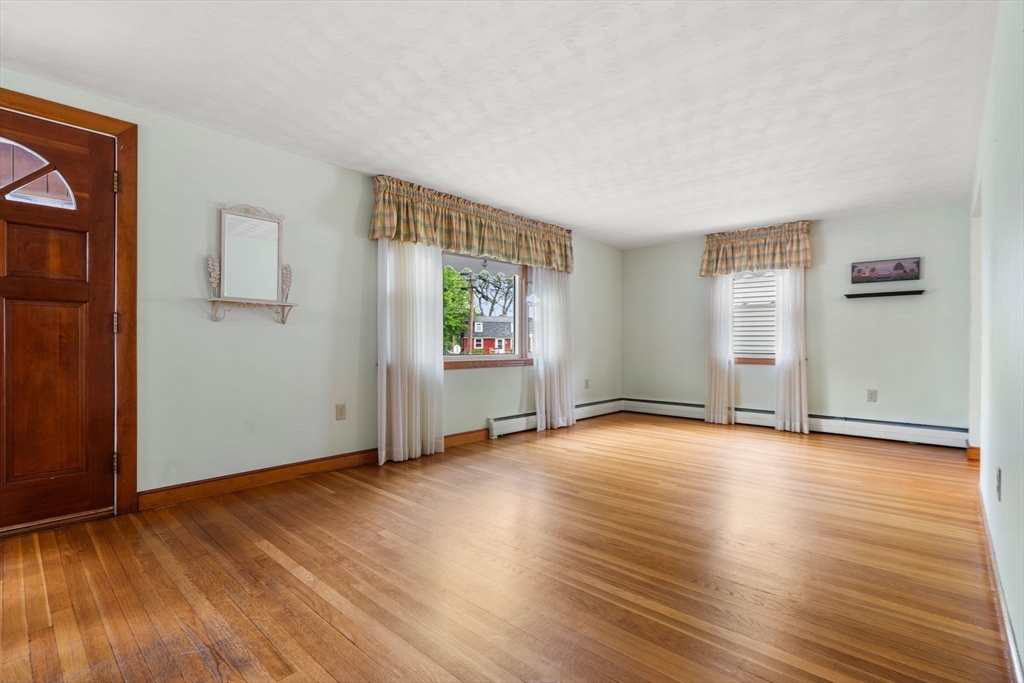 41 Silk St
