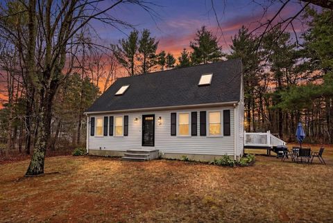 Photo of 25 King St, Norfolk, MA 02056 (MLS # 73493318)