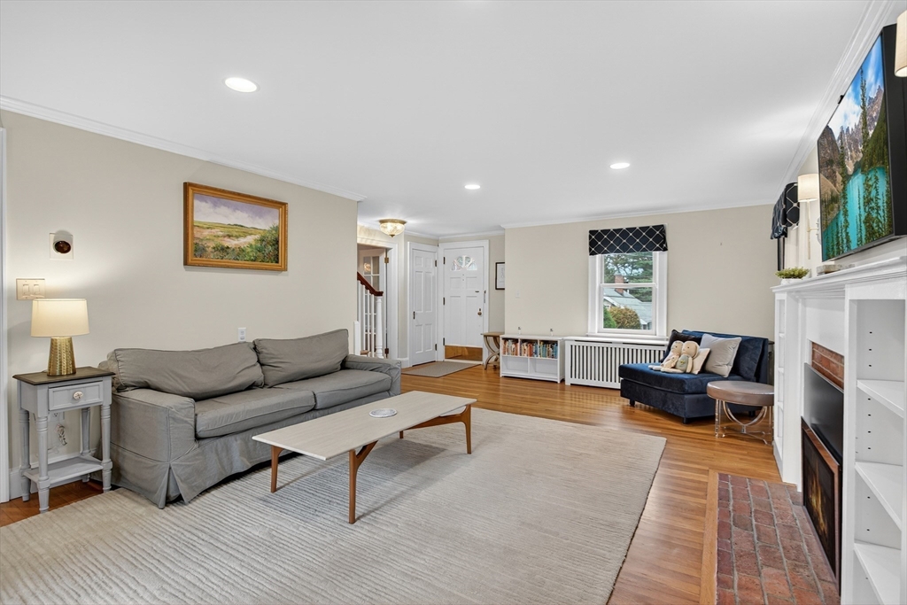 31 Laurel Dr