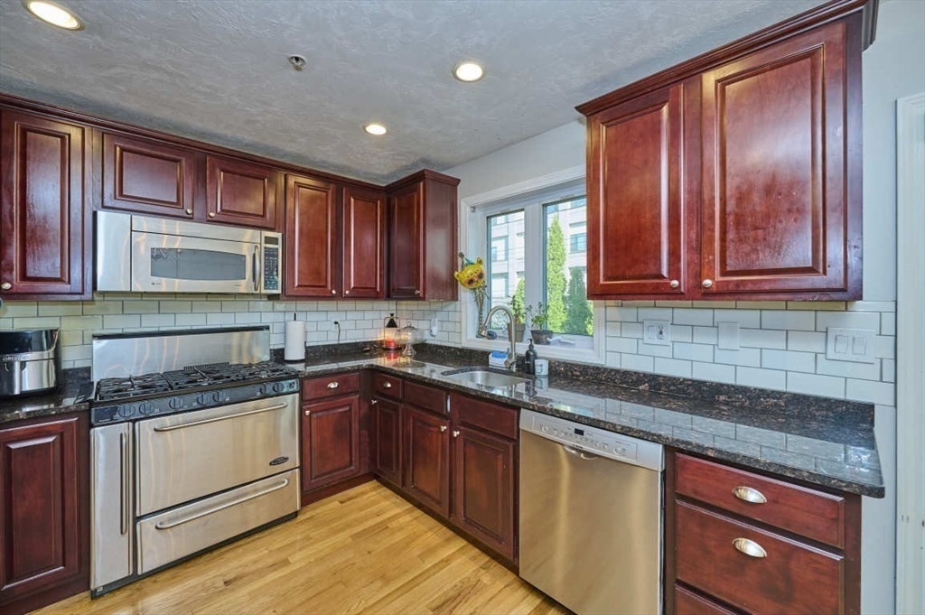 44 Columbia Ave 44