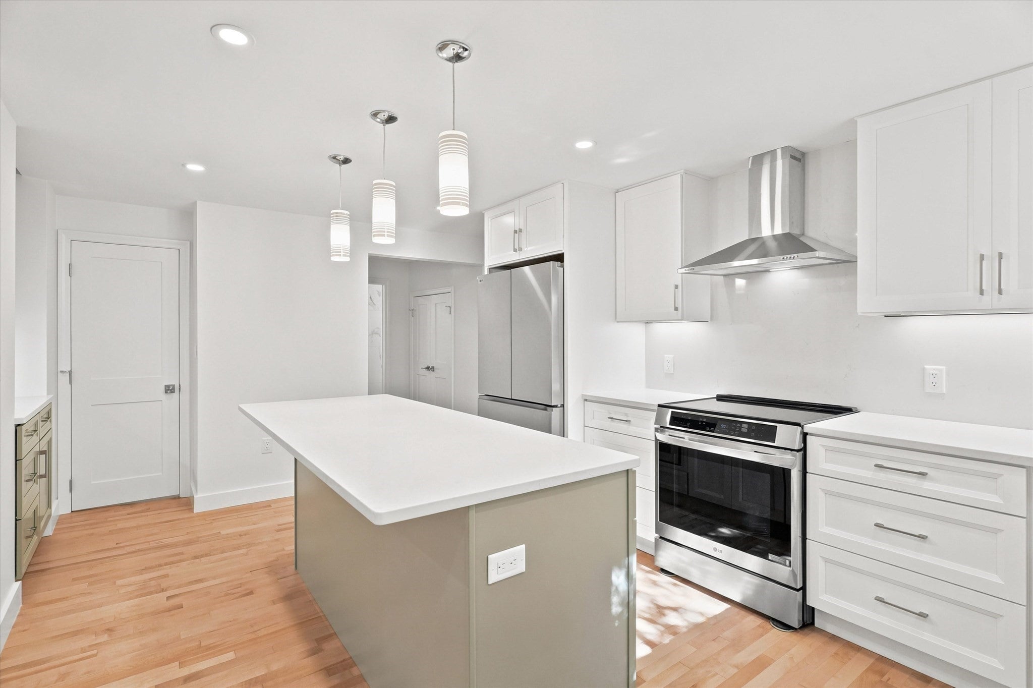 8 Wilmington Road, Burlington, MA, 8 Wilmington Road, Burlington, MA Photo #8