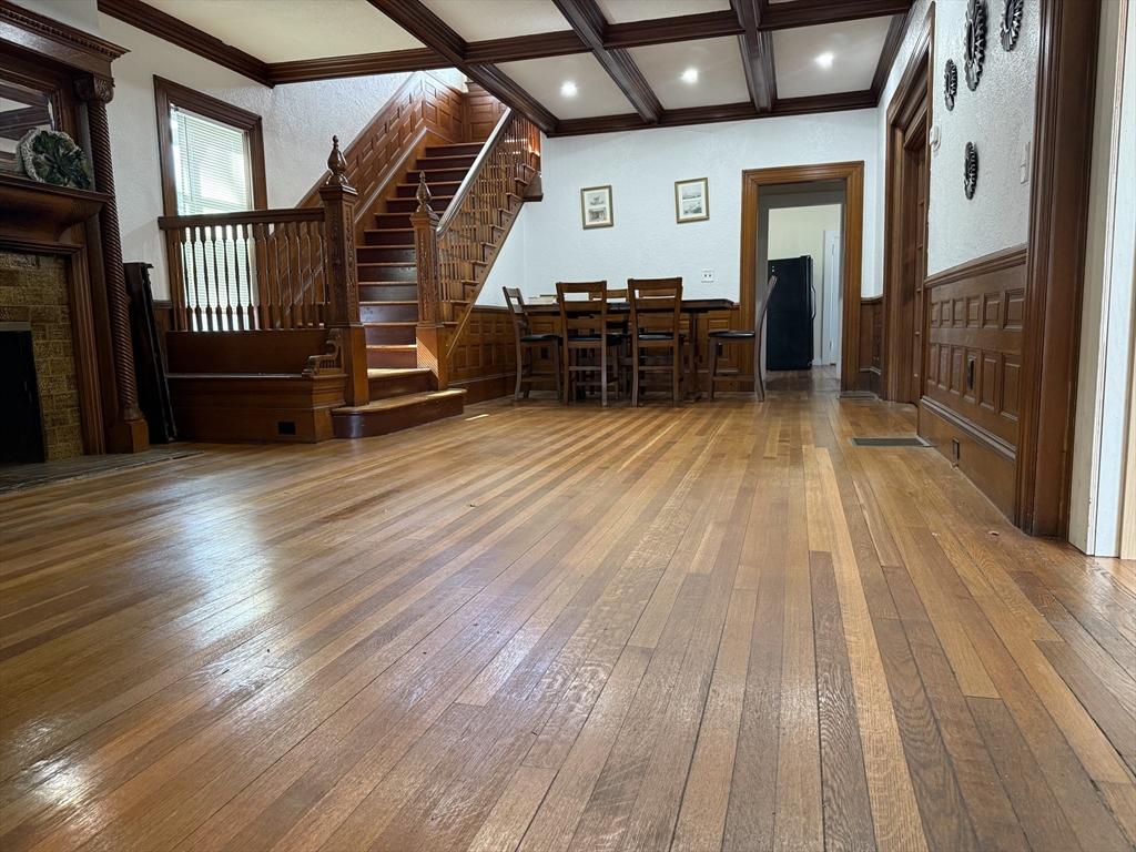 203 W Elm St