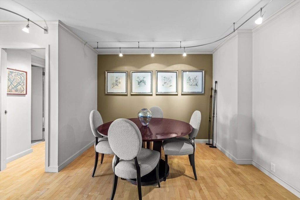 180 Beacon 15B