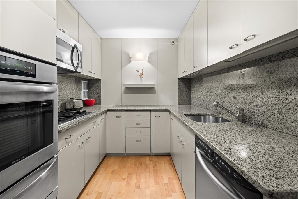 180 Beacon ST #15B, Boston, MA Photo #8