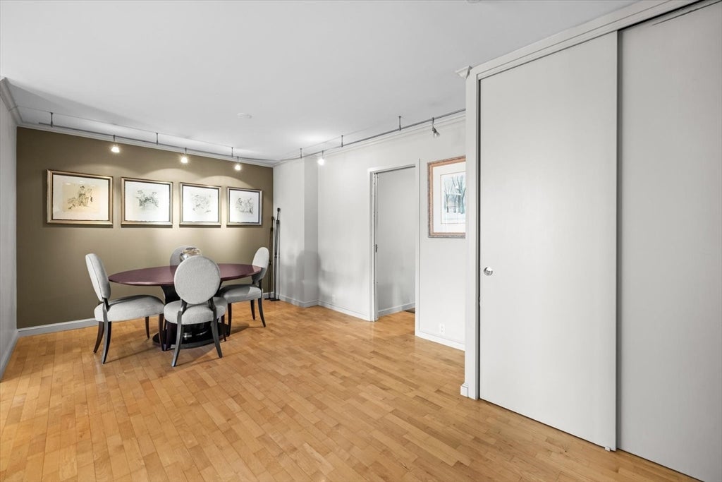 180 Beacon 15B