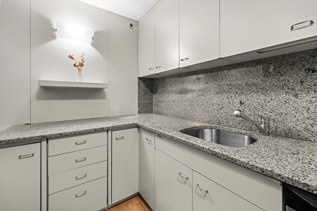 180 Beacon ST #15B, Boston, MA Photo #9