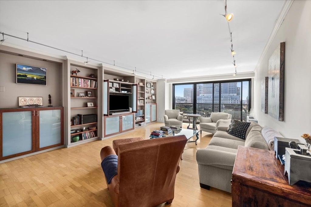 180 Beacon ST #15B, Boston, MA Photo #10