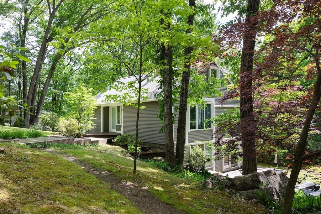 11 Juniper Ridge Rd