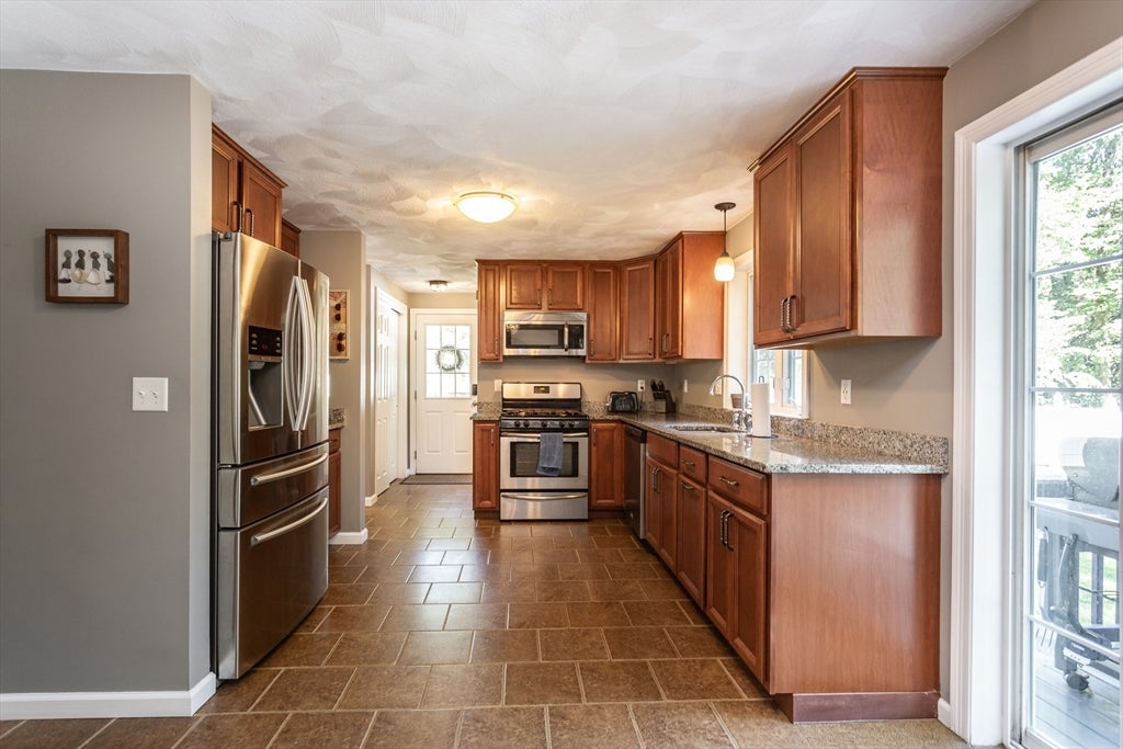80 Slater St, Attleboro, MA Photo #6