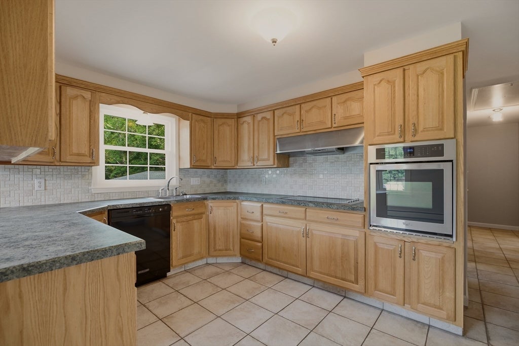 145 Stoney Hill Rd, Swansea, MA, 145 Stoney Hill Rd, Swansea, MA Photo #10