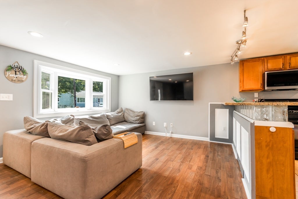 4 Standish Ave, Wareham, MA, 4 Standish Ave, Wareham, MA Photo #4