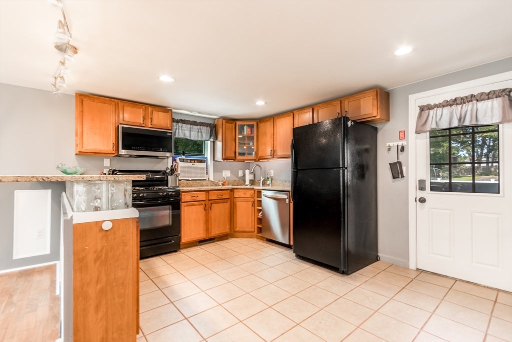 4 Standish Ave, Wareham, MA, 4 Standish Ave, Wareham, MA Photo #10