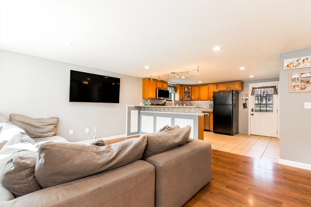 4 Standish Ave, Wareham, MA, 4 Standish Ave, Wareham, MA Photo #6