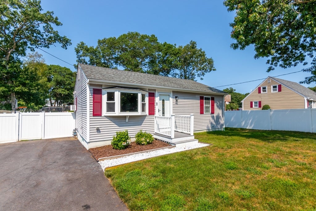 4 Standish Ave, Wareham, MA, 4 Standish Ave, Wareham, MA Photo #2