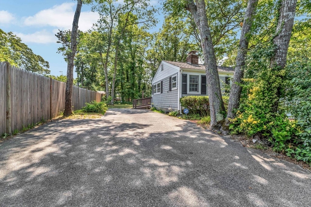 11 Hazelwood Rd