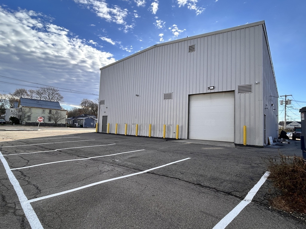 404 E Washington St 4