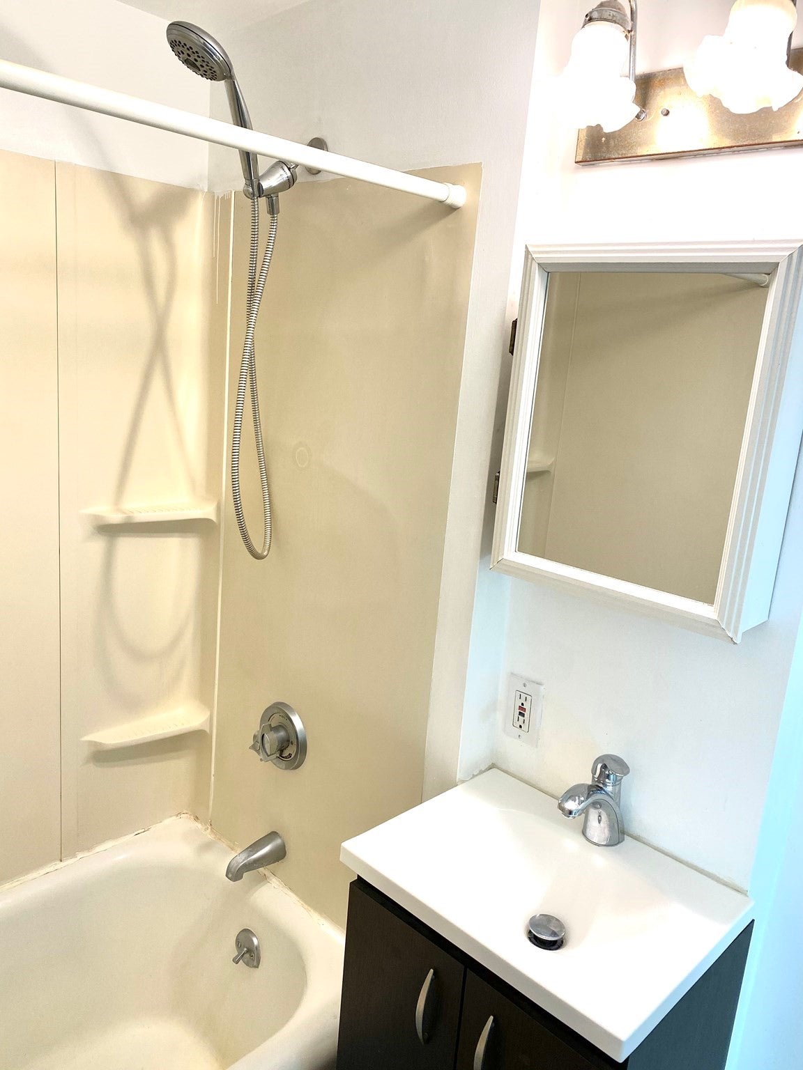 23 Monmouth Street #1R, Somerville, MA, 23 Monmouth Street #1R, Somerville, MA Photo #4