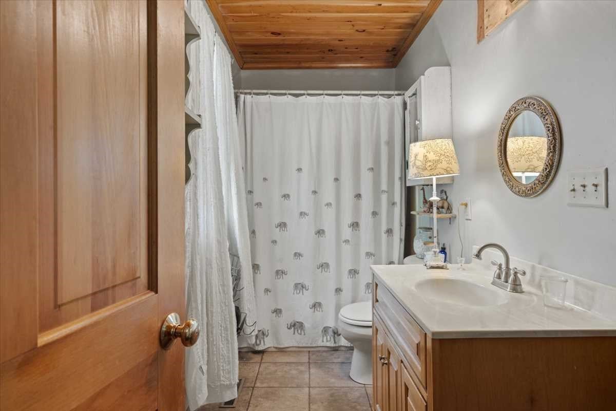 212 Grove St, Clinton, MA Photo #9