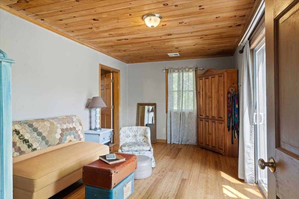 212 Grove St, Clinton, MA Photo #14