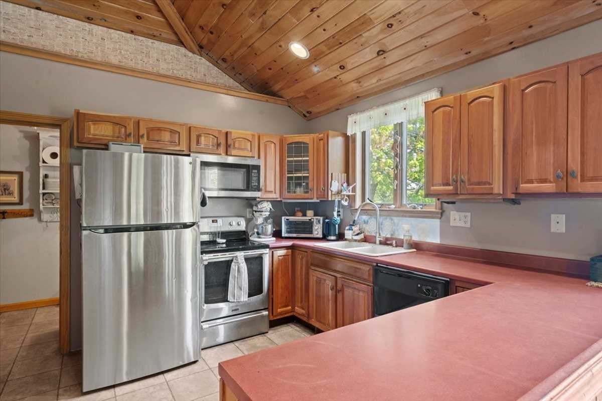 212 Grove St, Clinton, MA Photo #8